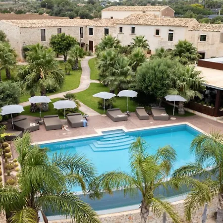 Hotel Pietra D'acqua & By Geocharme 4*